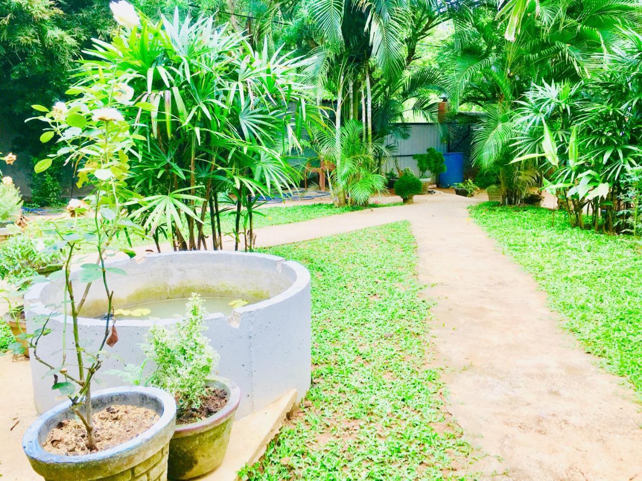 Sea Breeze Garden Hotel Tangalle Exterior photo